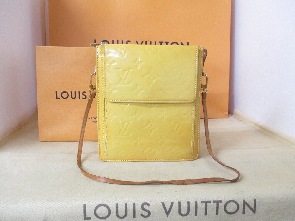 Louis Vuitton Vernis Mott Shoulder Strap Pouch Clutch Accessory Bag
